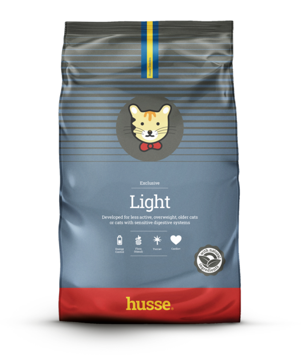 croquettes pour chat en surpoids en bonne santé avec husse