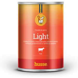 Morceaux de veau en sauce pour chien en bonne santé avec husse