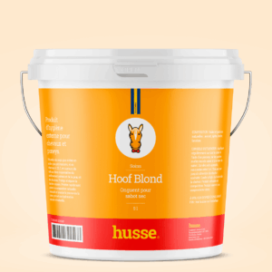 Onguent blond poue sabots secs pour cheval en bonne santé avec husse