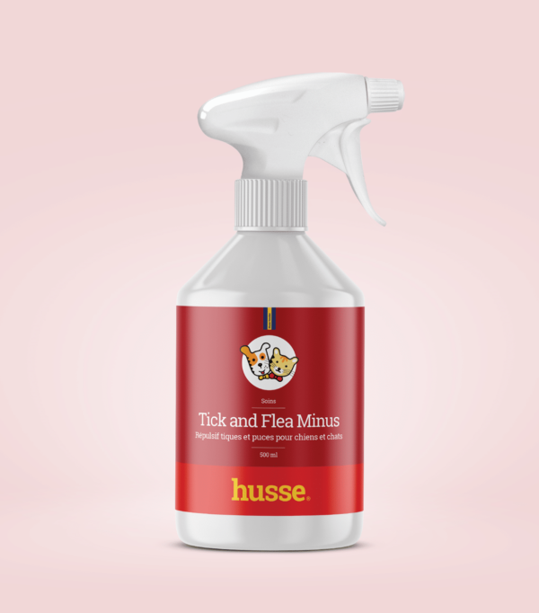 Spray anti puces et tiques pour chien et chat en bonne santé avec husse