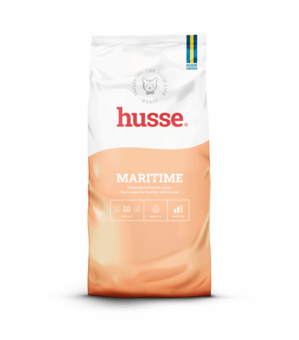 croquettes au poisson pour chat en bonne santé avec husse