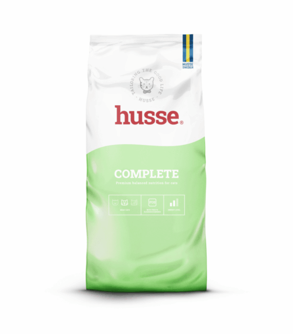 croquettes pour chat en bonne santé avec husse